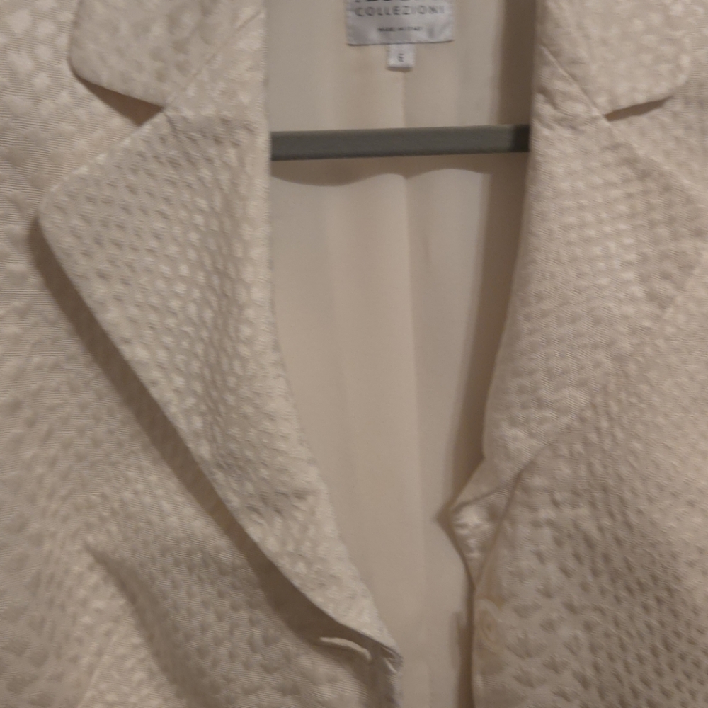 Armani COLLEZIONI  Size 6 Creme Jacket. Elegant, gorgeous. Perfect Condition - Picture 11 of 11